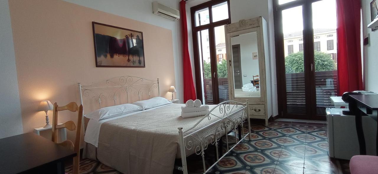 Onlyrooms III - Piazza Jenne Cagliari Kültér fotó